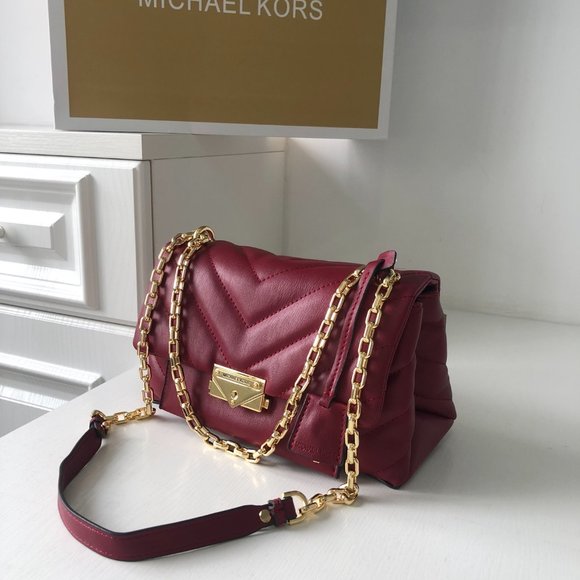 Michael Kors One-shoulder Diagonal Handbag